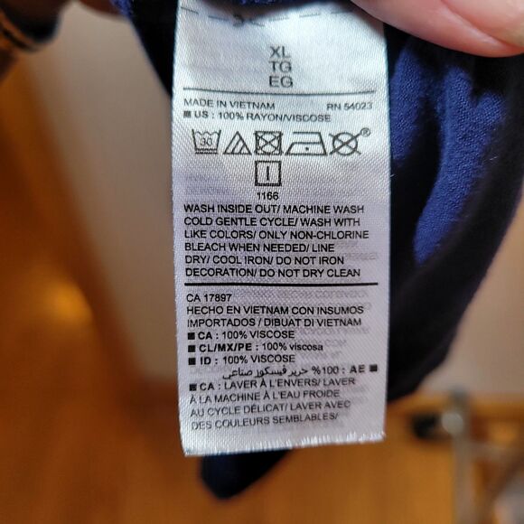 Old Navy Women's Navy Blue Graphic Shirt Size XL Short Sleeve - Picture 6 of 6